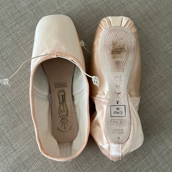 Freed of London point shoe - Picture 1 of 3